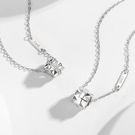 Lovers Necklaces Are Fashionable And Versatile For Men And Women