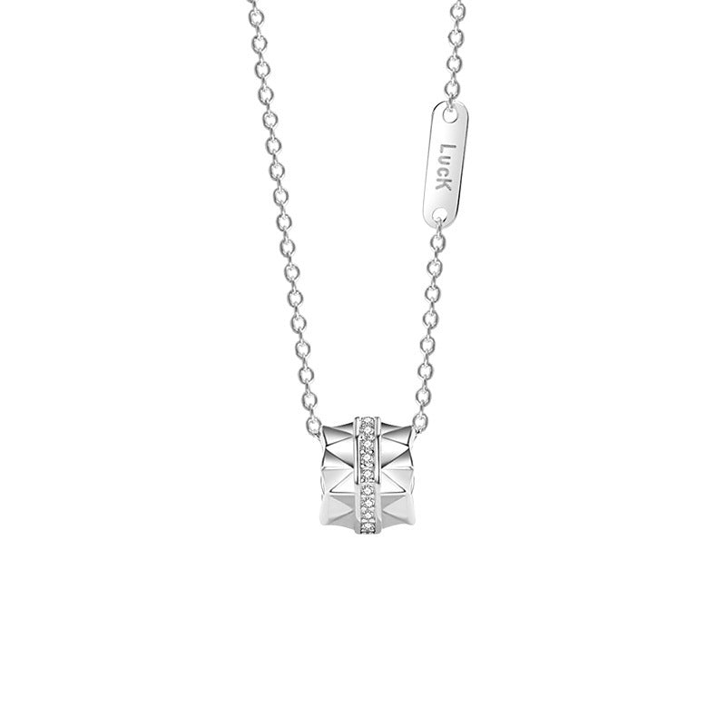 Lovers Necklaces Are Fashionable And Versatile For Men And Women