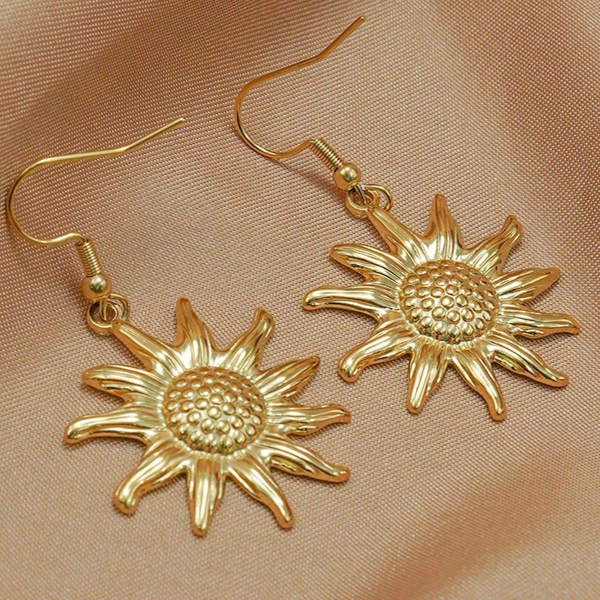 Lxalry 18K Gold Plated Sun Mirror Jewelry Set  Hypoallergenic Skin Safe Necklace   Drop Earrings For Daily Evening  Never Fade Adjustable Luxury Gift With Precision Cast Rays