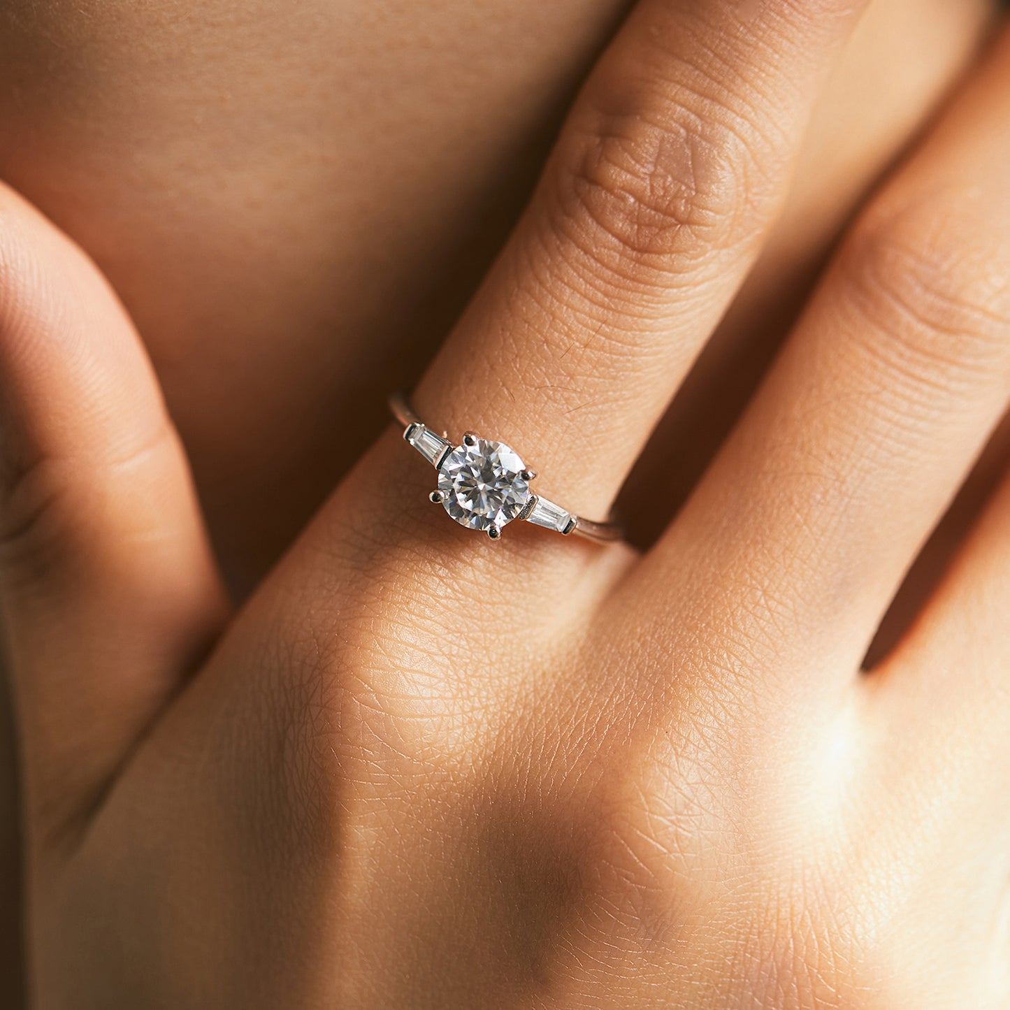 1 Karat Moissanite S925 Sterling Silver Shining Diamond-studded Ring Women