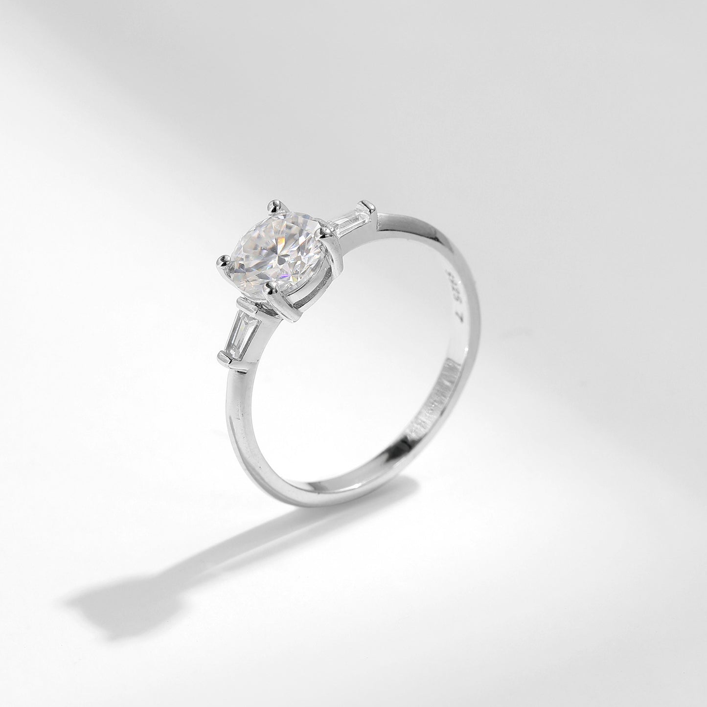 1 Karat Moissanite S925 Sterling Silver Shining Diamond-studded Ring Women