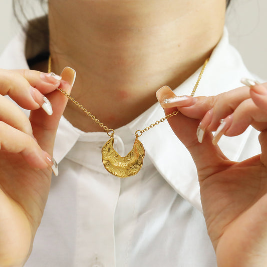 European And American Ins Personality Shaped Hammered Pattern Elegant Necklace Women