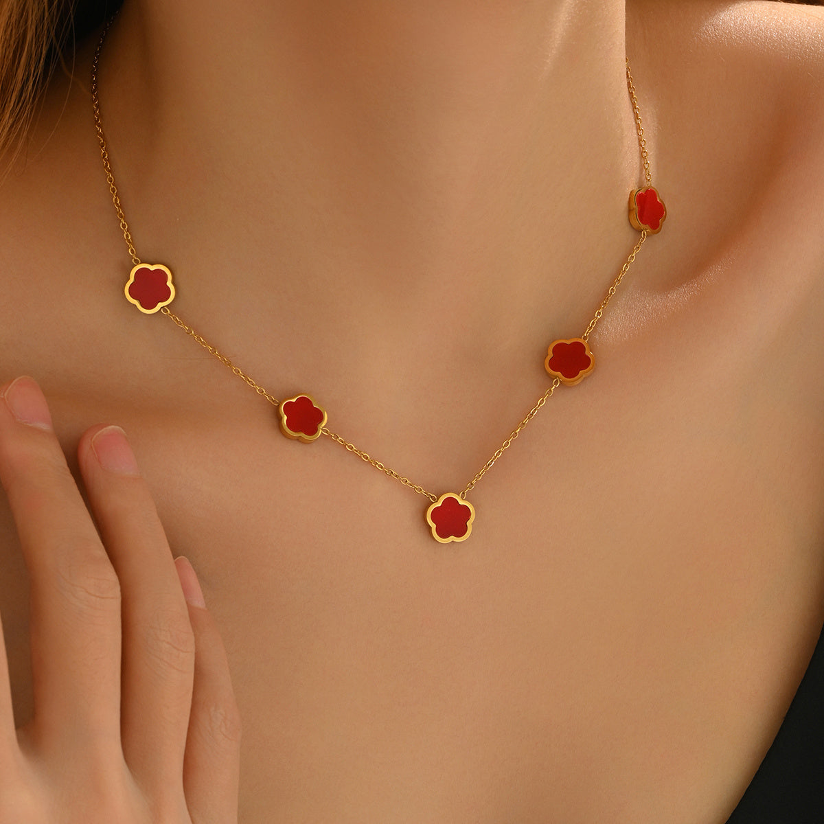 Lxalry 18K Gold Plated Five Leaf Clover Necklace   Modern Minimalist Stainless Steel Jewelry Hypoallergenic  Tarnish-Free Gift For Women Wife Mom  Everyday Luxury With Golden Aura