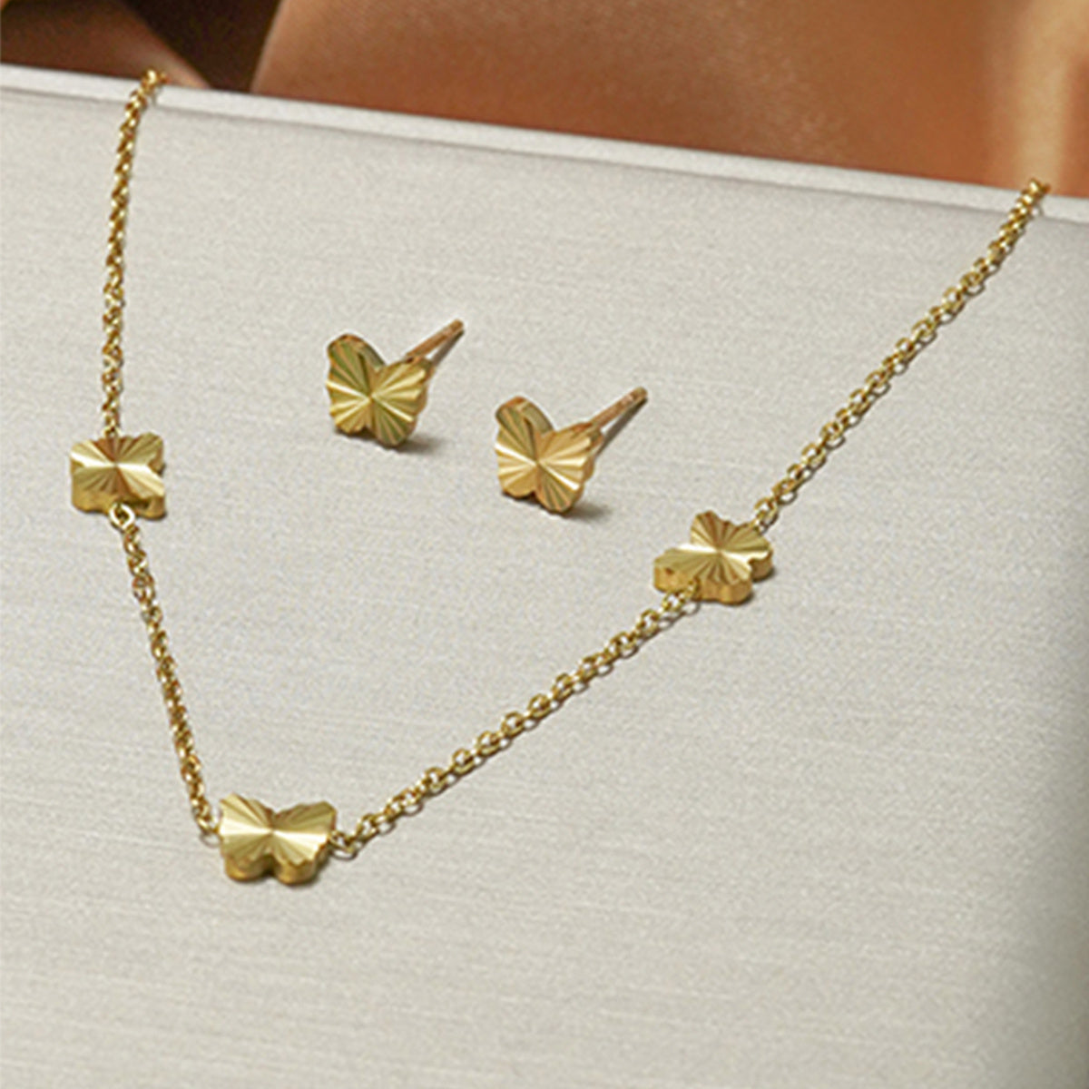 Lxalry 316L Stainless Steel 18K Gold-Plated Jewelry Set  Iridescent Blue White Gradient 3D Glass Star Pendant  Hypoallergenic Tarnish Free Earrings   Necklace  Beach Party   Daily Wear  Ocean Inspired