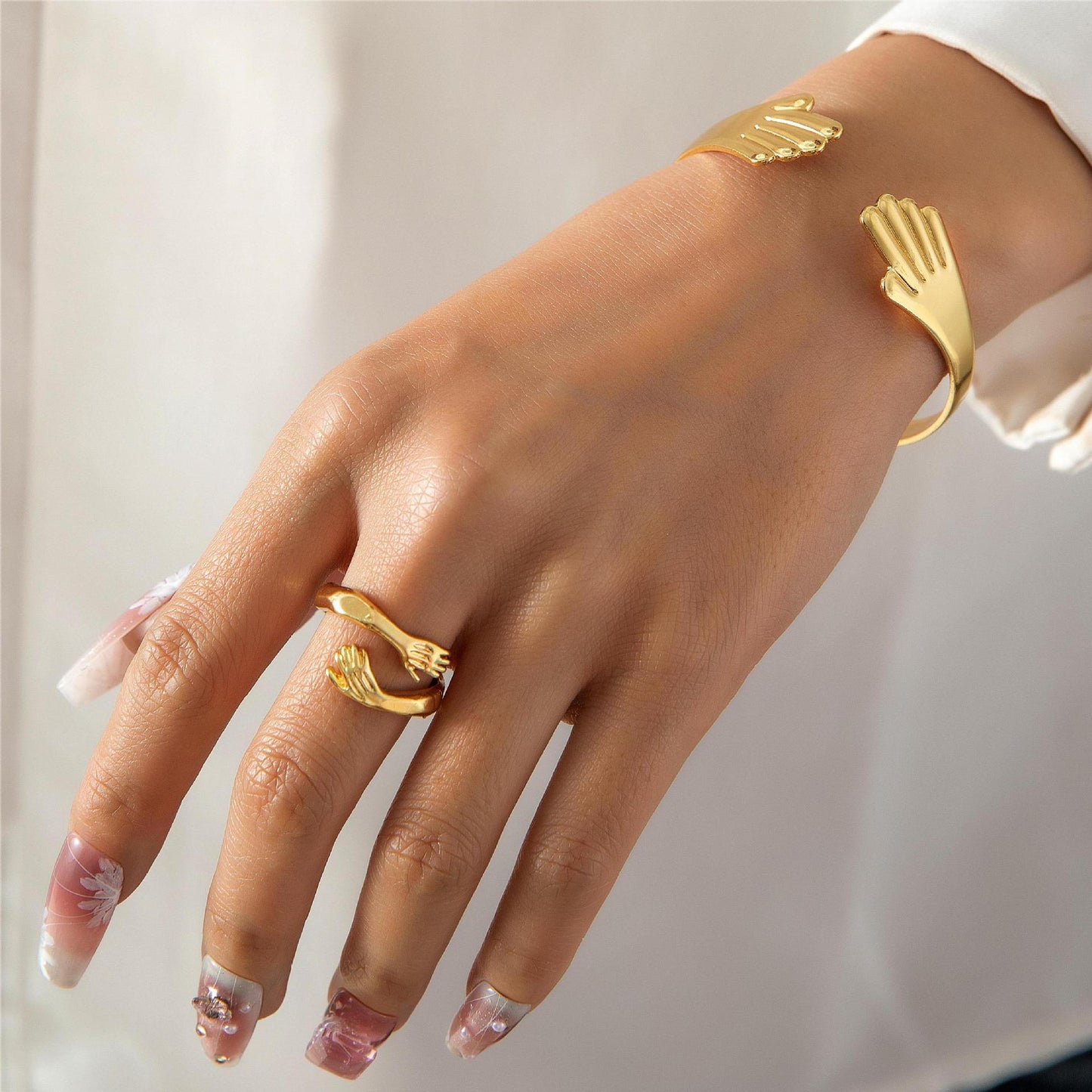 Design Hug Ring Bow Open-ended Bracelet